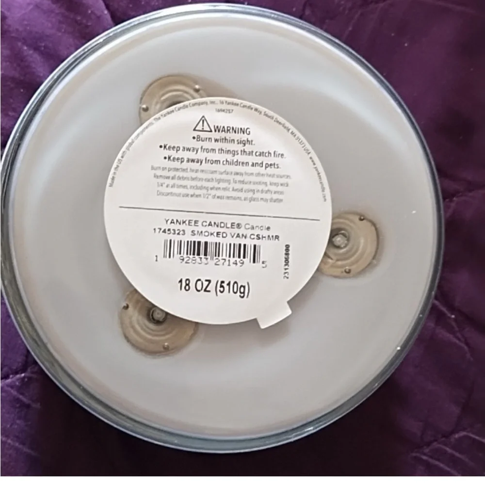 Yankee Candle White and Blue Scented Candle - discontinued - Picture 4 of 4